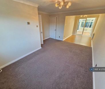 3 bedroom semi-detached house to rent - Photo 1