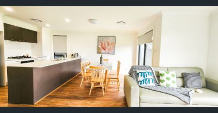 Spacious Modern family home - Fully Furnished - Photo 2