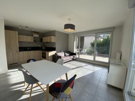 Location Appartement 2 pièces 45m² COLLONGES AU MONT D OR 69660 - Photo 3