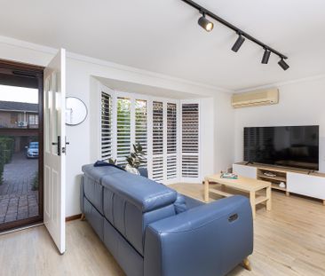 BEAUTIFUL TOWNHOUSE - Photo 2