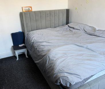 4 bedroom private hall to rent - Photo 3