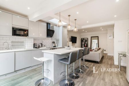 5 bedroom terraced house to rent - Photo 2