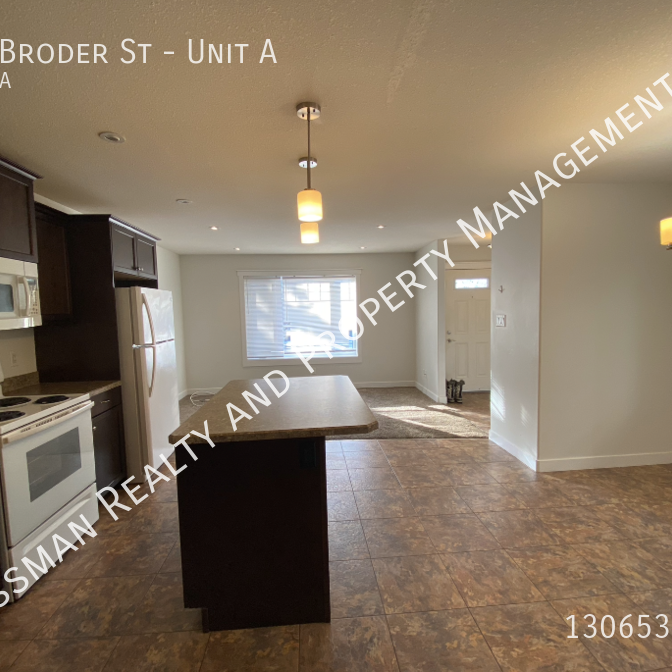 3 Bedroom, 2 Bath UPPER LEVEL - Photo 1
