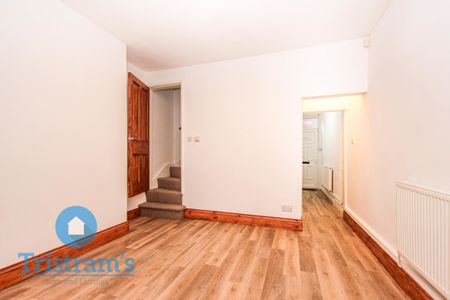 3 bed Mid Terraced House for Rent - Photo 2