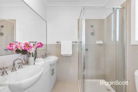 “Spacious Family Home Central to everything that makes Truganina so Desirable!” - Photo 3