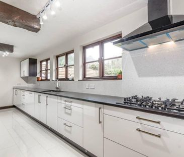 4 bedroom detached house to rent - Photo 3
