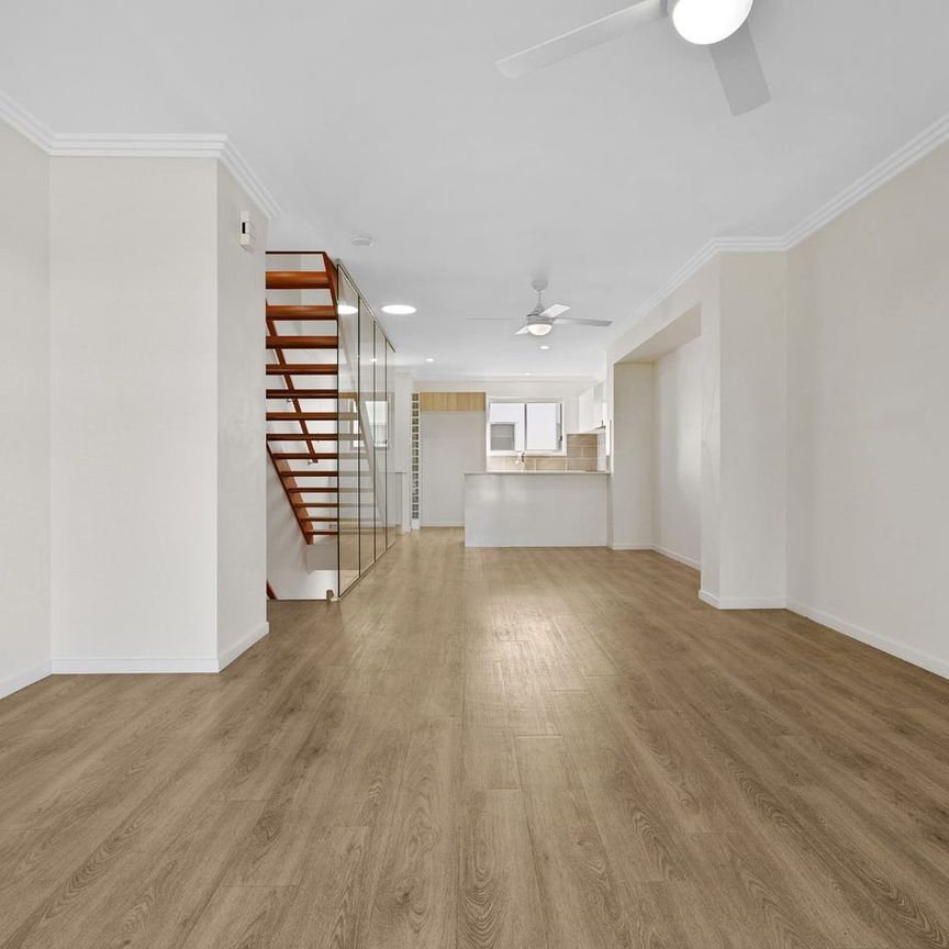 Upmarket Three-Level Townhouse in Riverland Residences! - Photo 1