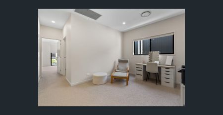 Executive Living - 4 Bedroom Townhouse - Photo 4