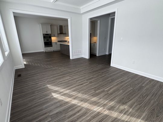 10 Shoreview Drive, Welland - BEAUTIFUL 6 BEDROOM HOUSE - Photo 1