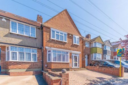 3 bedroom end of terrace house to rent - Photo 3