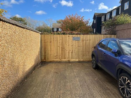 FRASER CLOSE, LAINDON WEST - Photo 3