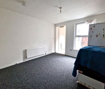 4 bedroom terraced house to rent - Photo 2