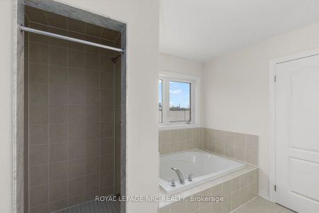 For Lease - 106 Palace Street, Thorold, Ontario - Photo 3