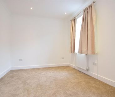 3 bedroom end of terrace house to rent - Photo 2
