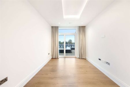 Spectacular two double bedroom penthouse apartment - Photo 2