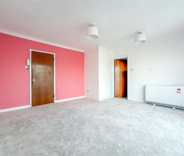 2 bedroom penthouse to rent - Photo 4