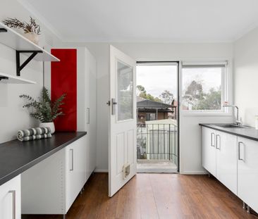 Modern Family Living in Strathmore Heights - Photo 6