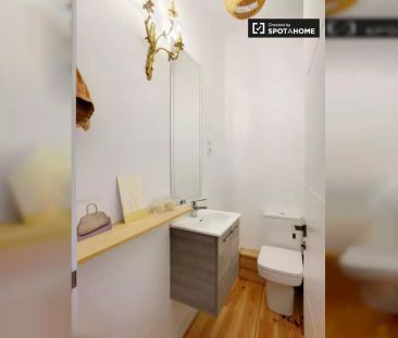 Stylish 2-bedroom apartment for rent in Barrio de las Letras - Photo 3