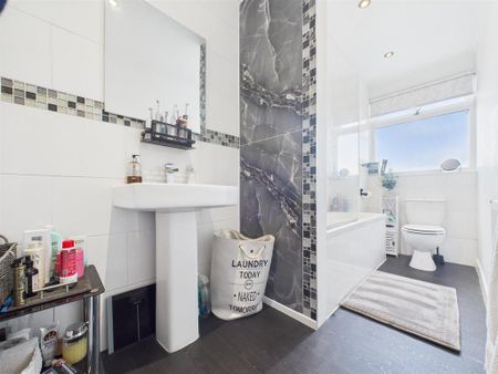 3 bedroom terraced house to rent - Photo 3