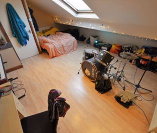 3 bedroom House in Bankfield Terrace, Leeds - Photo 2
