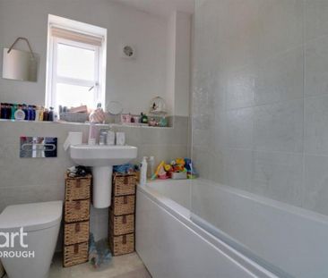 3 bedroom semi-detached house to rent - Photo 5