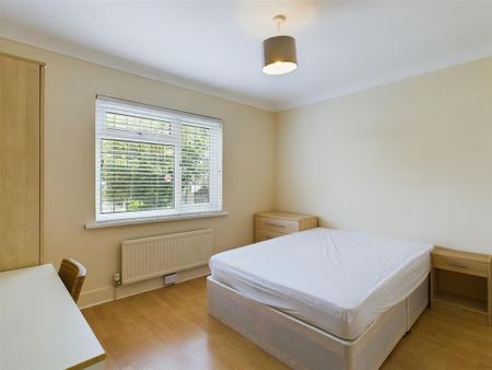 4 bedroom terraced house to rent - Photo 3