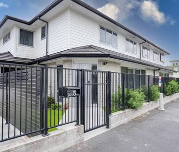 Stunning, High-End, Fully Furnished Executive Townhouse - Photo 3