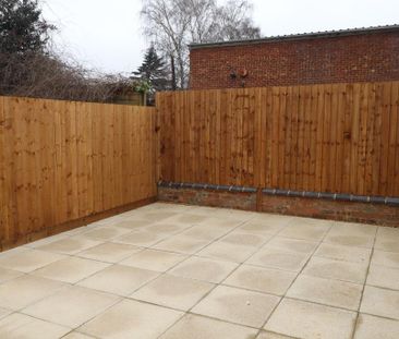 3 bedroom terraced house to rent - Photo 4