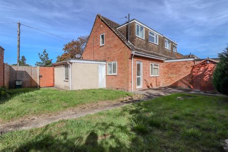A 2 Bedroom House in Swindon Village GL51 9QH - Photo 3