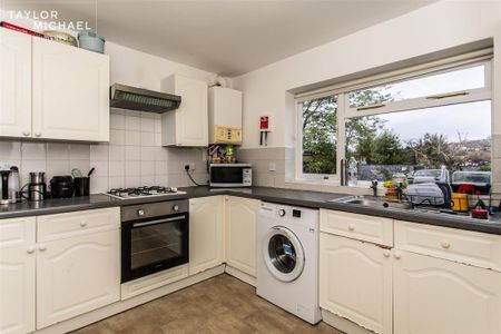 4 bedroom terraced house to rent - Photo 3