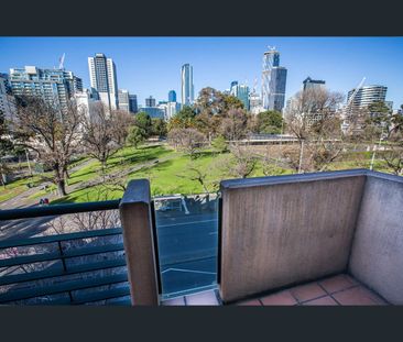 8/22 Dudley Street, West Melbourne, Vic 3003 - Photo 2
