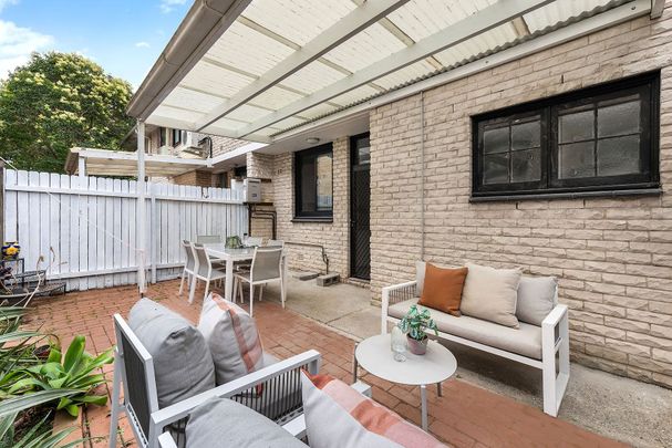 Freshly Renovated Townhouse in Prime Walk-to-Everything Location - Photo 1