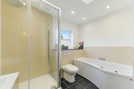 Room in a Shared House, With Garden And Jacuzzi, SW18 - Photo 4