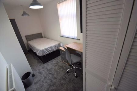 4 bedroom terraced house to rent - Photo 2