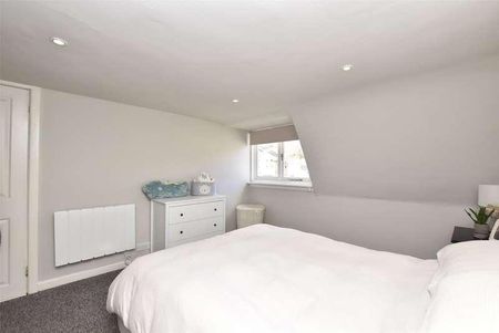 Top Floor Flat, Walcot Terrace, Bath, Somerset, BA1 - Photo 2