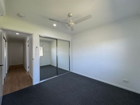 Exceptional 4-Bedroom Residence in Moranbah - Photo 4