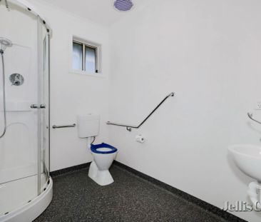 3 Bed, 1 Bath - Photo 6
