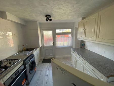 3 bedroom terraced house to rent - Photo 4