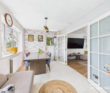 4 bedroom detached house to rent - Photo 3