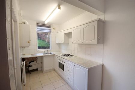 3 Bedroom House - Mid Terrace To Let - Photo 2