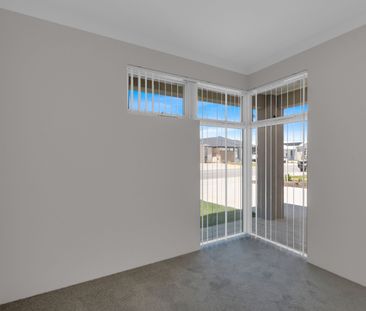 3 x 2 Family Home in Hilbert - Photo 4