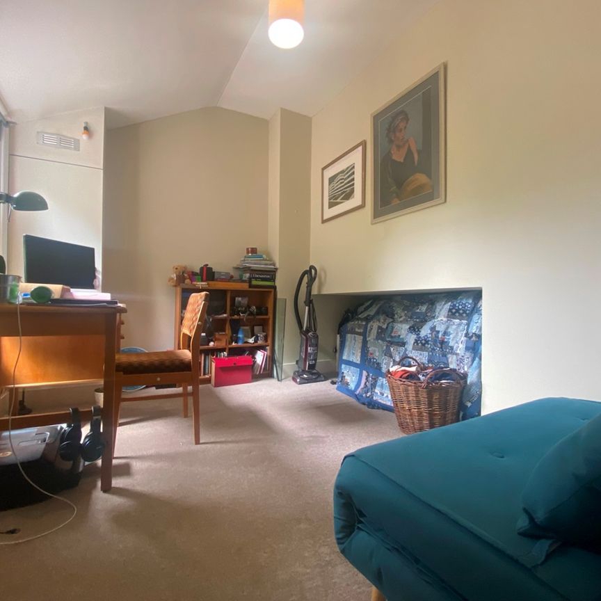 2 Bed Flat, Gunton Road, E5 - Photo 1