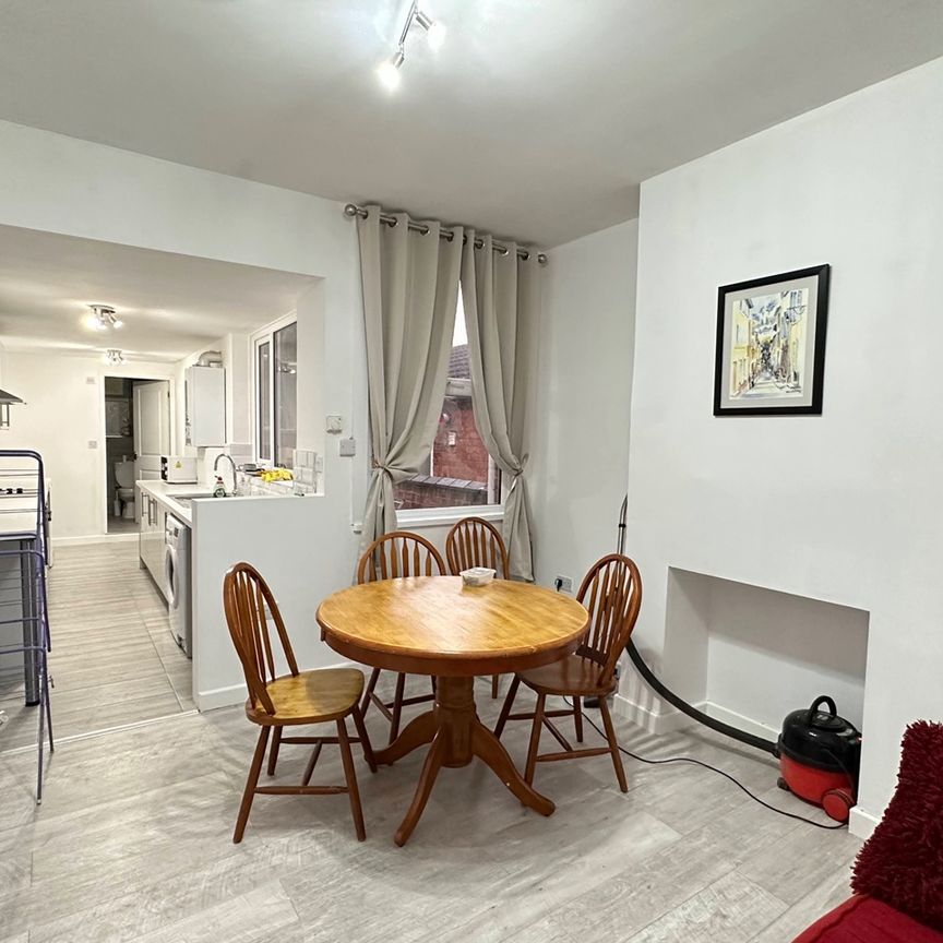 3 Bed Terraced House, Irving Road, CV1 - Photo 1