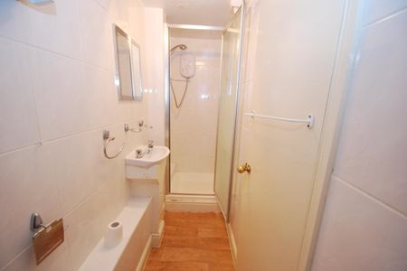 Russell Street - Photo 5