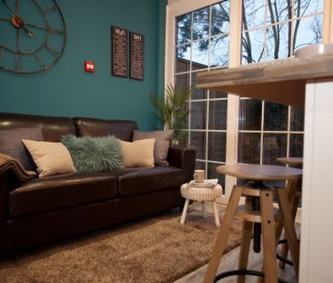 Great Central Location Near the High Street Room 5 - Large Double R... - Photo 1