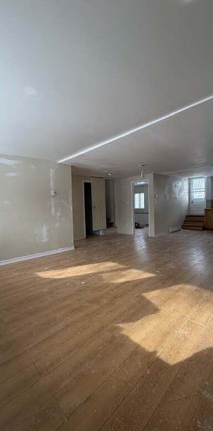 4½ + Grenier $1750.00 Avec Stationnement - Photo 1