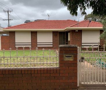 HOME IN PERFECT LOCATION ! - Photo 4