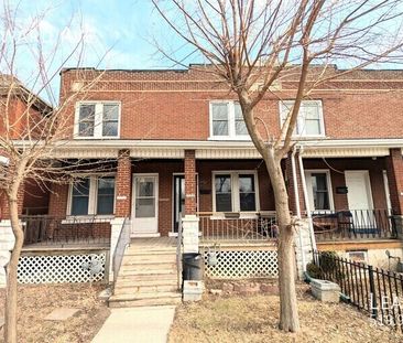 Spacious 2 Bed + Den, 1.5 Bath Townhouse in Downtown Windsor - FIRS... - Photo 6
