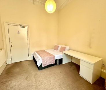 3 bedroom flat to rent - Photo 4