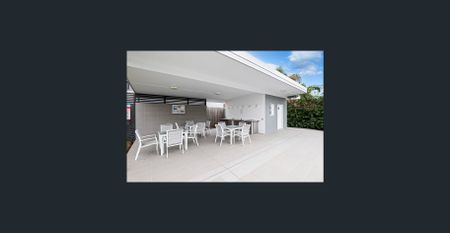 Stunning Contemporary Terrace Home - Photo 2